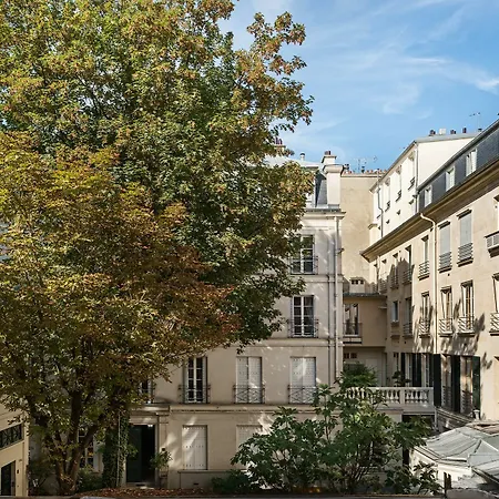 Rue Honore Chevalier - Two Bedroom Apartament *