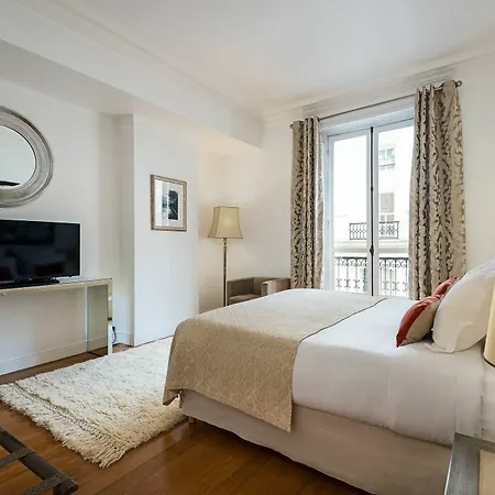 Rue Honore Chevalier - Two Bedroom Apartment
